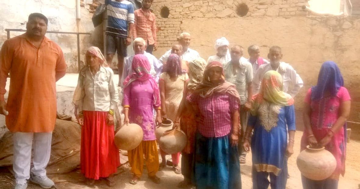 women protest against water crisis