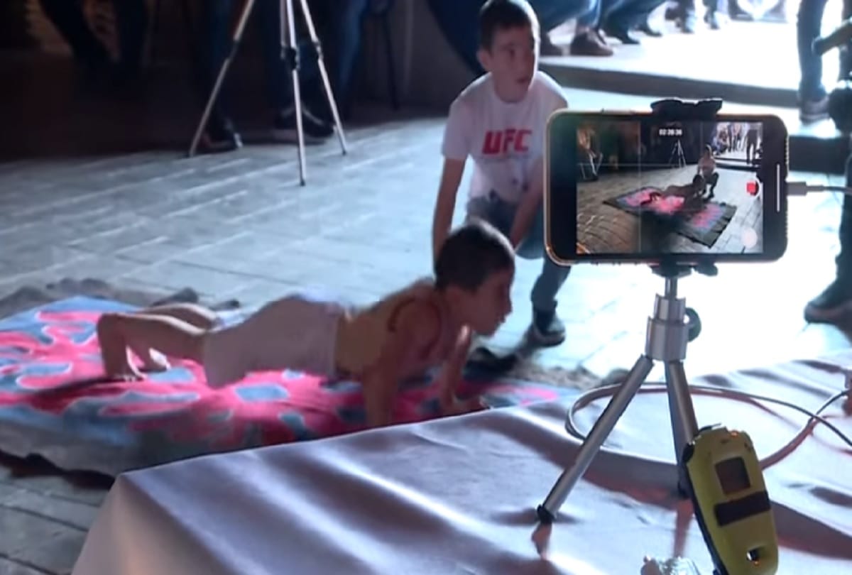 6 year old boy done 3270 push ups in only 2 hours in Russia Video Viral