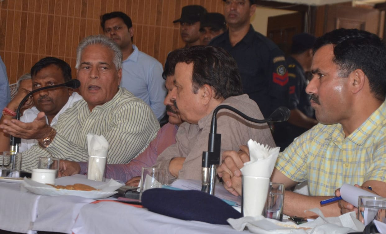 No right of speak to cm's secretary