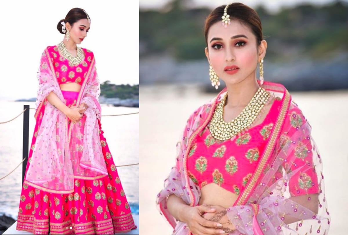 trinamool congress mp mimi chakraborty looks stunning in saree