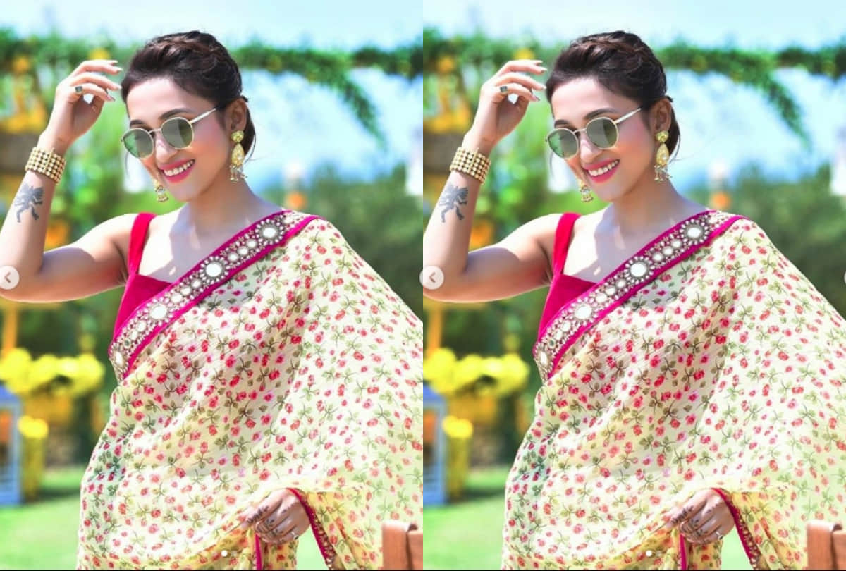 trinamool congress mp mimi chakraborty looks stunning in saree