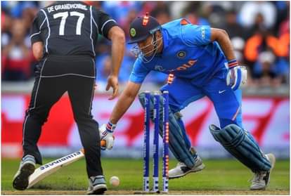 एम एस धोनी-रन आउट