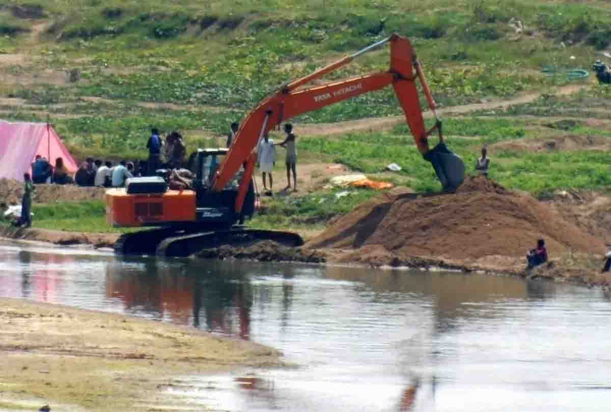 illegal sand mining in uttar pradesh in samajwadi party government
