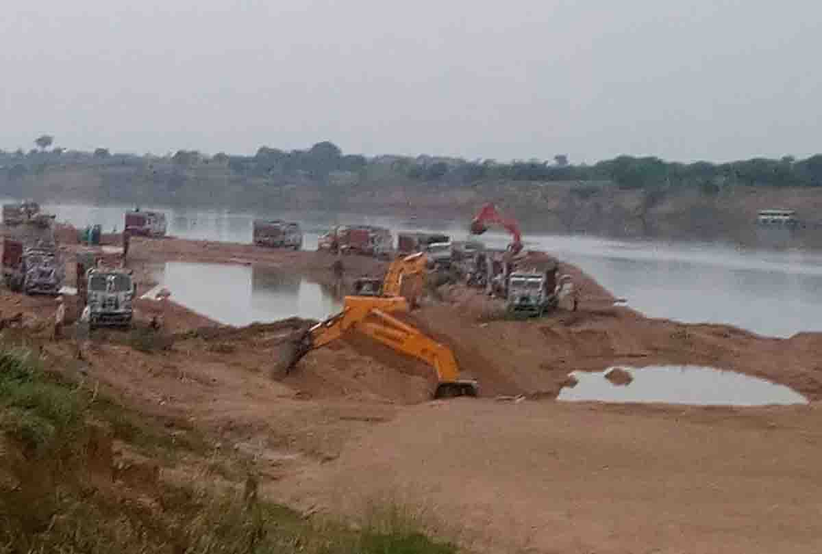 illegal sand mining in uttar pradesh in samajwadi party government