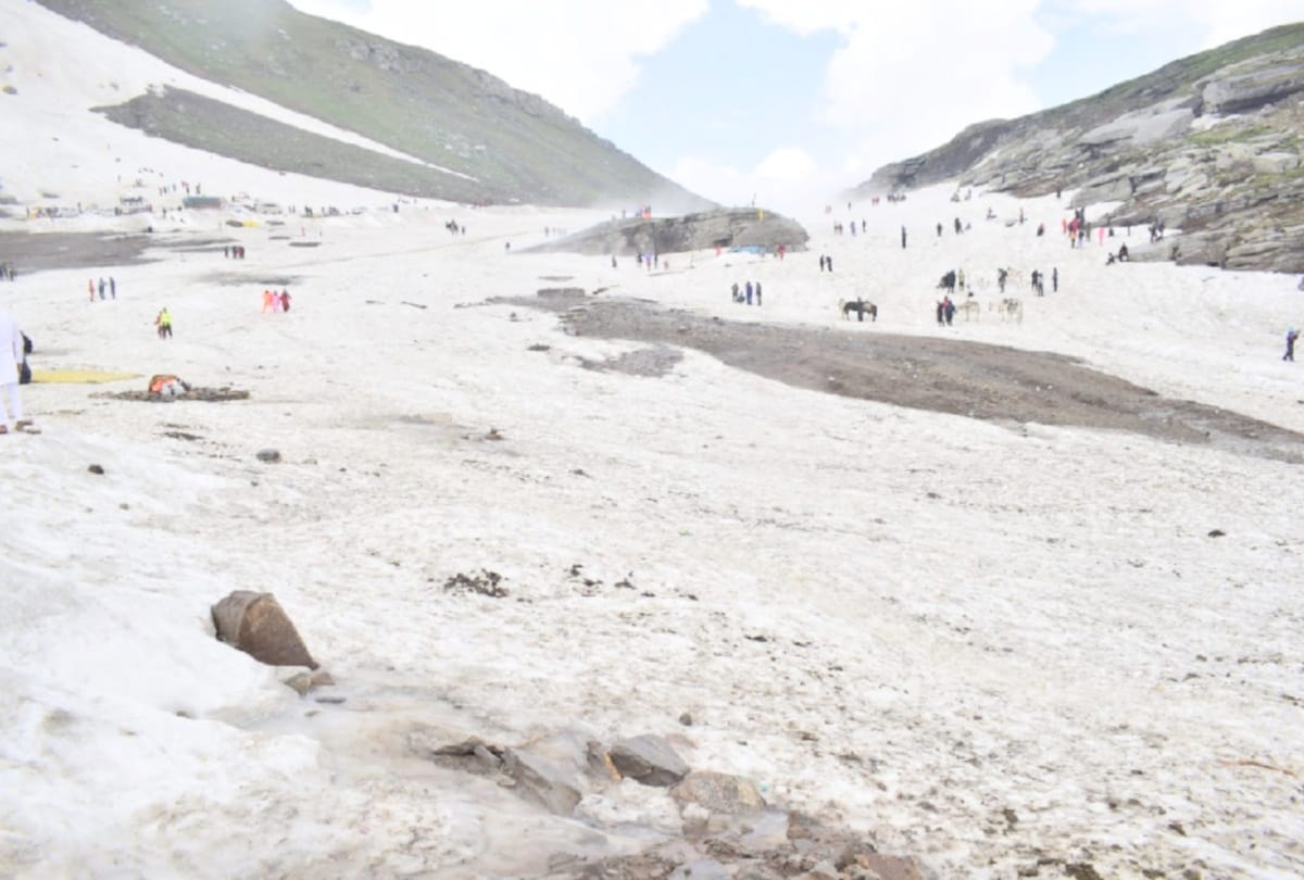 fresh snowfall in rohtang and heavy rainfall warning for himachal