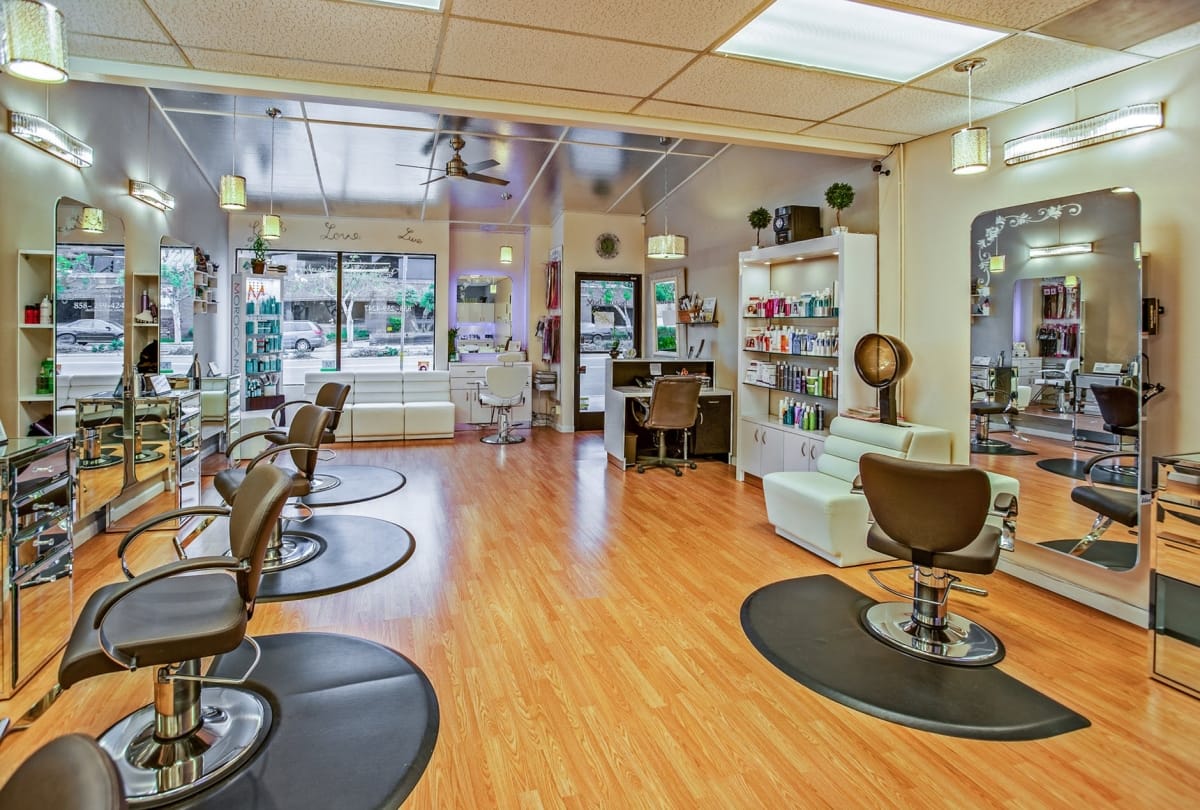keep important things in mind while going in local salon for haircut