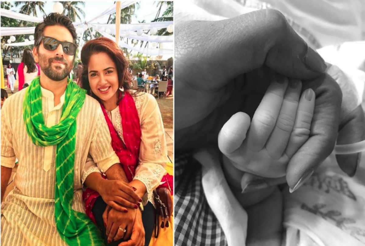 sameera reddy share a photo of his son hans with daughter