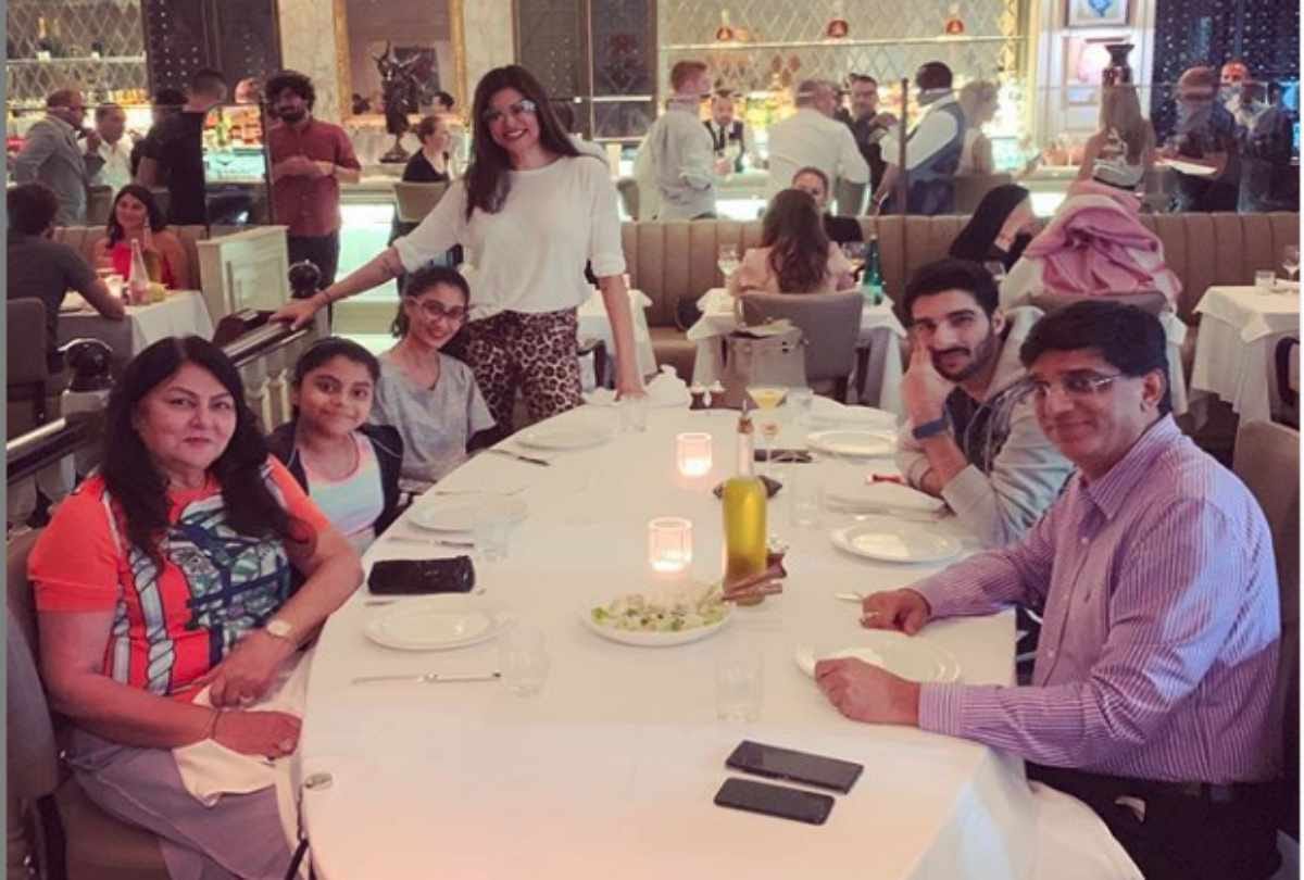 sushmita sen share photo with boyfriend rohman shawl and family