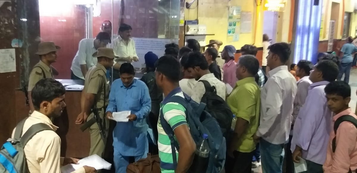 Toofan express train cancled to 14 july people protest in chandauli