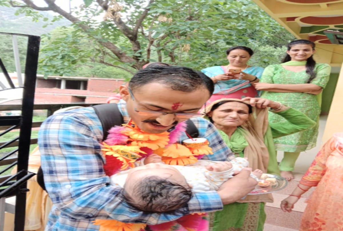 Everest winner NSG commando Vivek Thakur got emotional after see his daughter first time