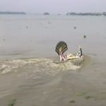 नदी के उफान से कालीपुर में चक्रेश्वर मंदिर का नजारा (असम)
