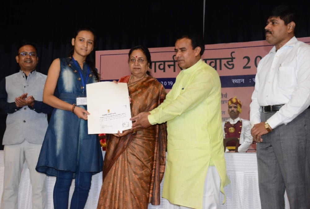 Governor award 2019 to uttarakhand 30 high school and inter topper 