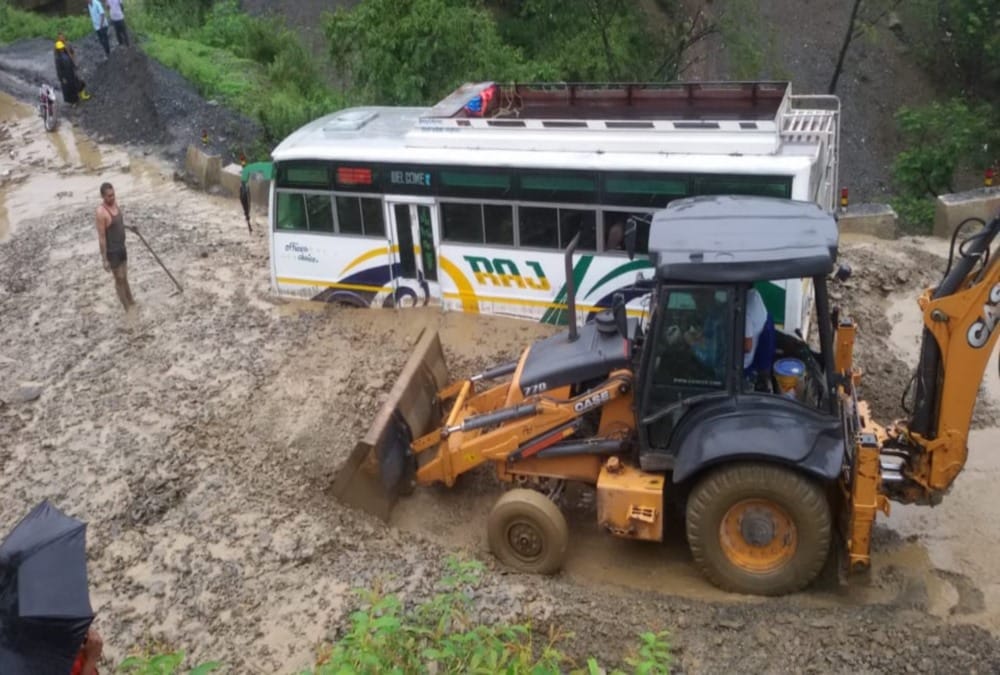 Badrinath and yamunotri Highway Closed after debris on road due to Rainfall