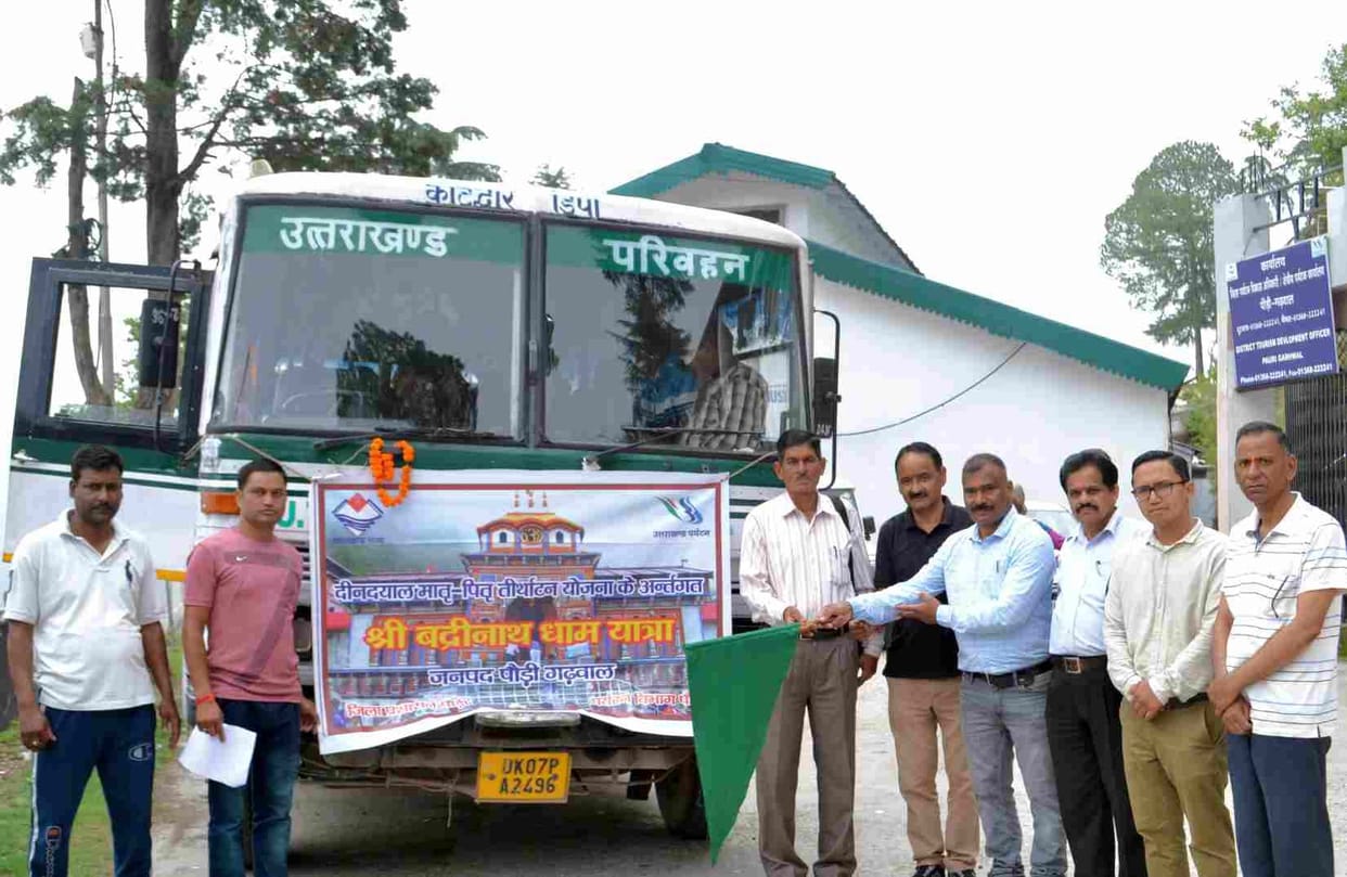31 elderly Badrinath leaves for a trip
