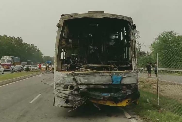 Bus caught fire in Pipli area of Kurukshetra Of Haryana