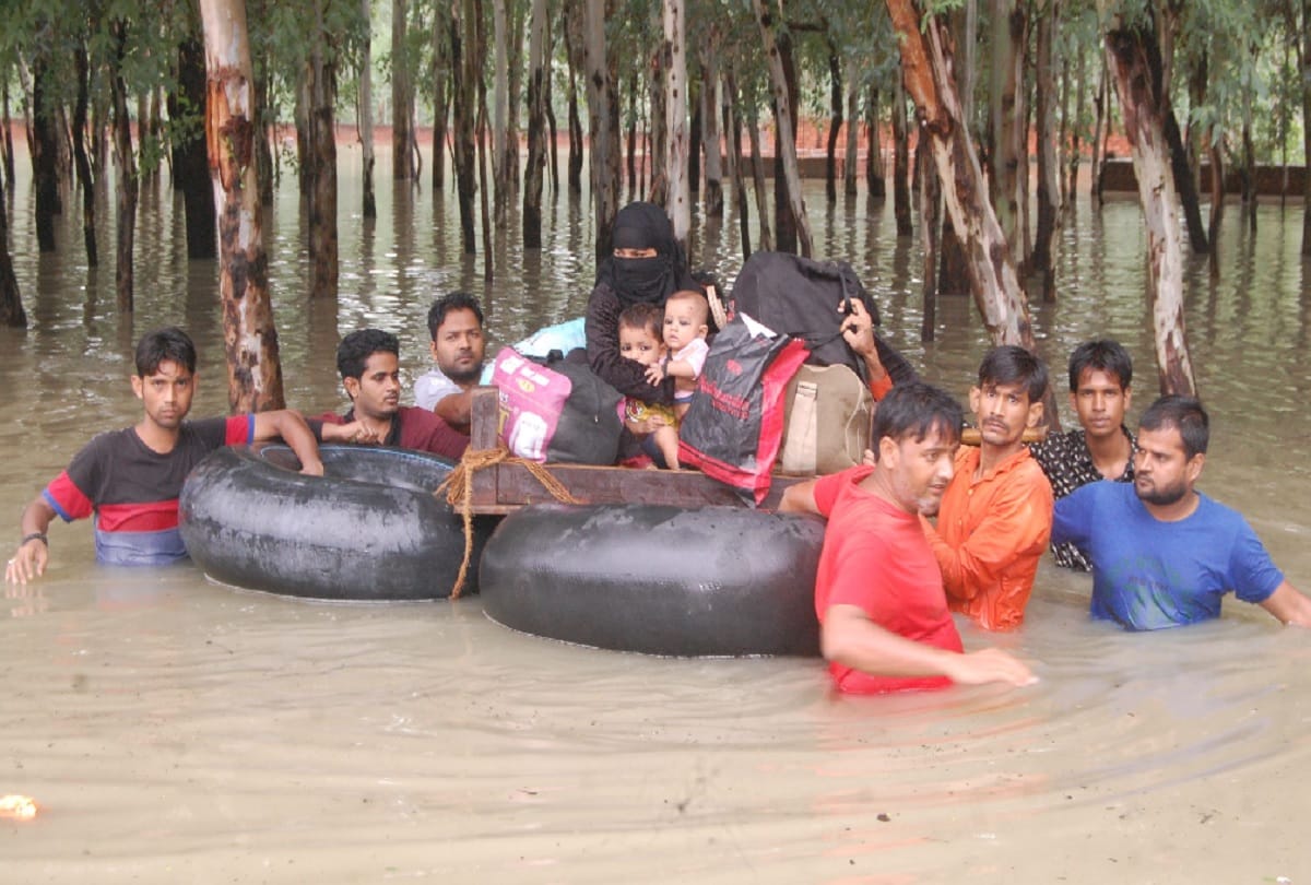 People in fear due to water level high in river Gorakhpur UP
