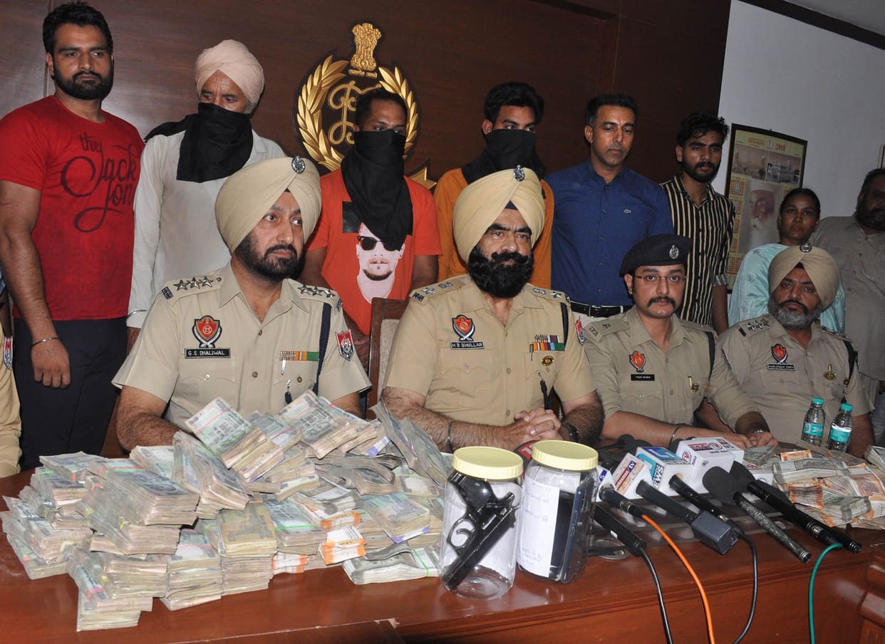Four Criminal Arrest in Loot