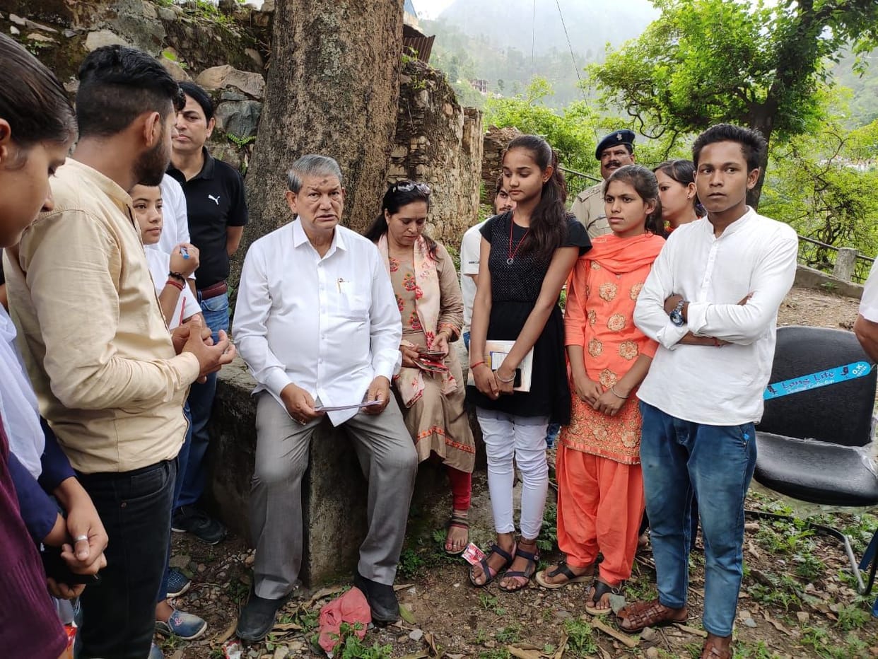 Support of the movement of students by former Chief Minister Harish Rawat