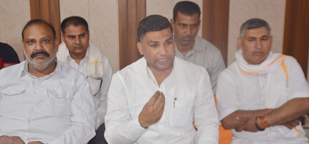 Sanjay gurjar gives bytes to journalists