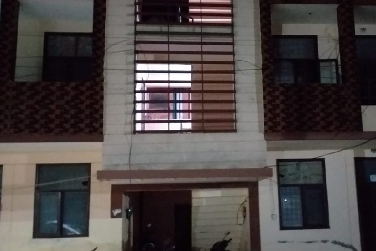 Meerut Family sold house by fear of criminal, shakeel killed by the help of victim of Misbehavior