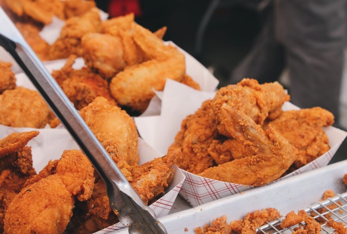 foods you should avoid eating while travelling