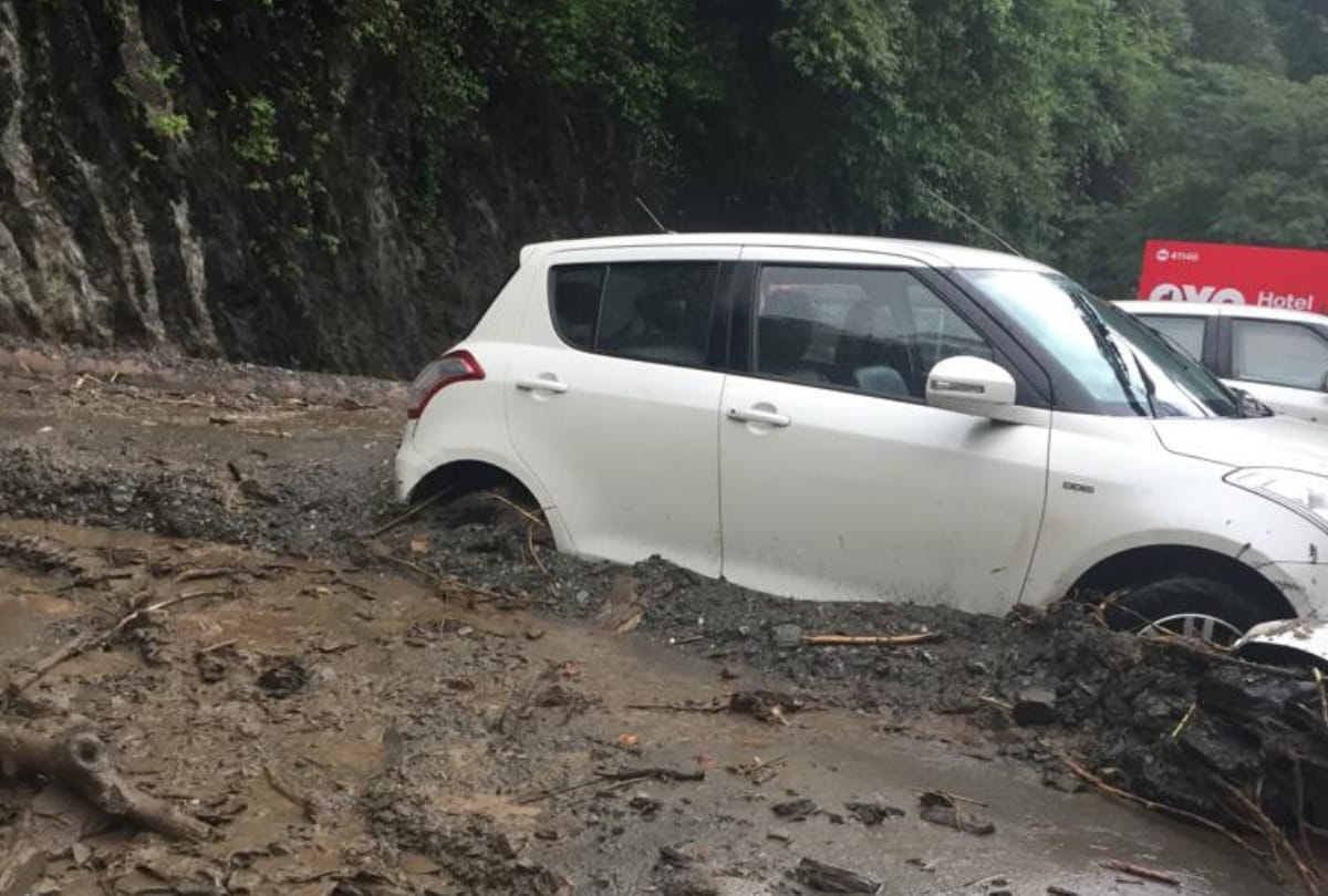 heavy rain in himachal pradesh landslides flood water enters in police station