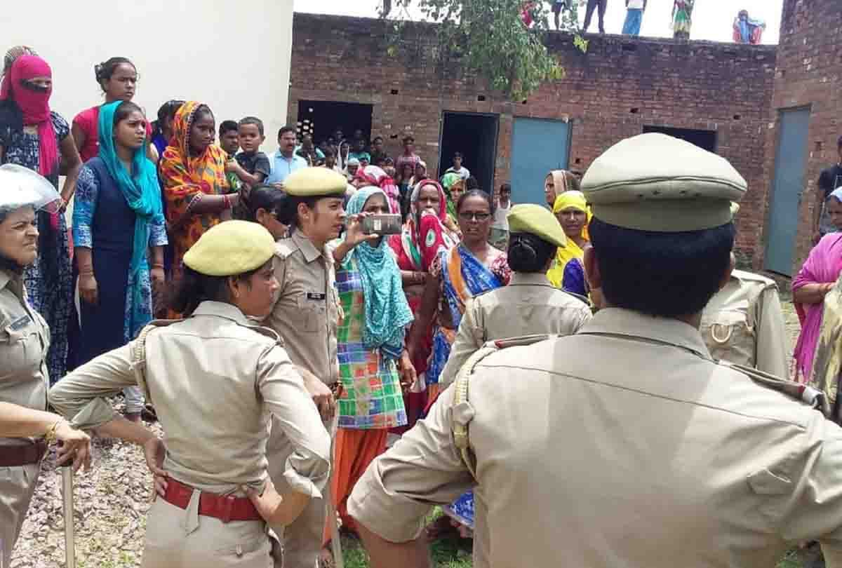 attack on police team in kanpur today