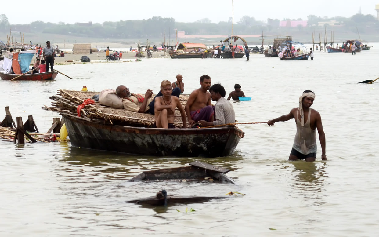 Prayagraj: Chhakkiin pando chowk, confluence of slums