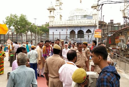 BJP MP Ravi kishan worship in kashi vishwanath temple satement on congress in varanasi