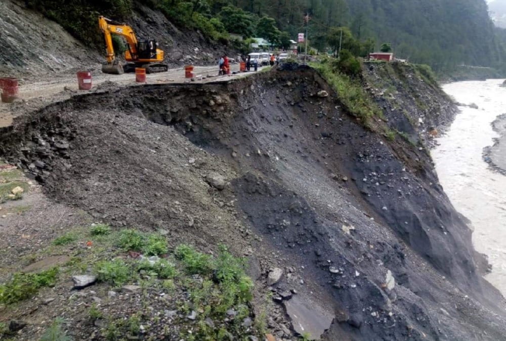 Uttarakhand Rainfall news: Many Road closed due to debris and Landslide Tree falls