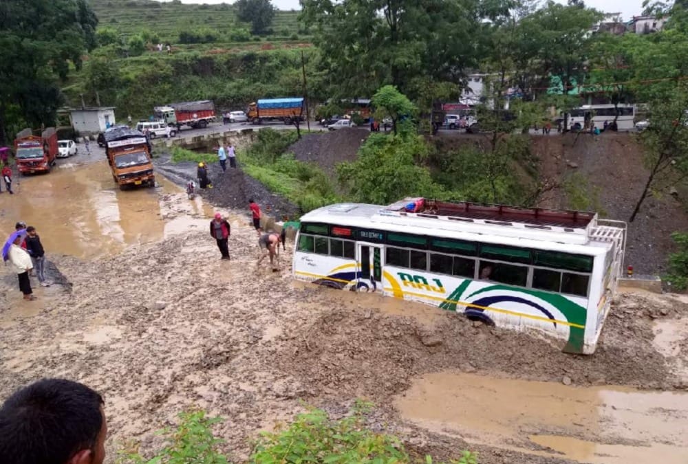 Uttarakhand Rainfall news: Many Road closed due to debris and Landslide Tree falls