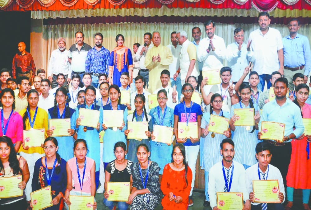 Amar ujala bhavishya jyoti samman 2019 in haridwar students Honour Photos
