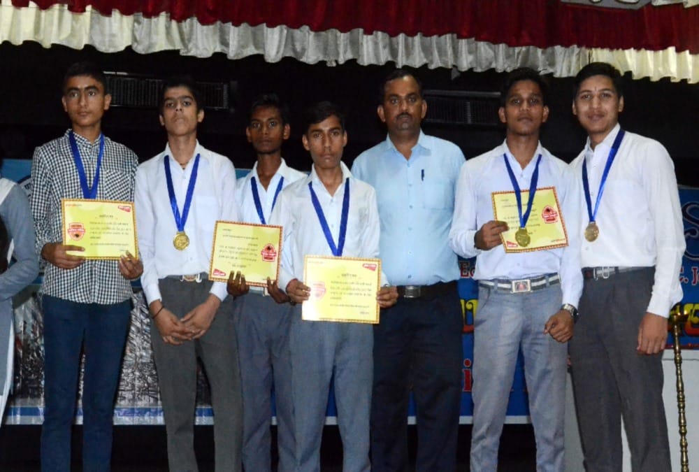 Amar ujala bhavishya jyoti samman 2019 in haridwar students Honour Photos