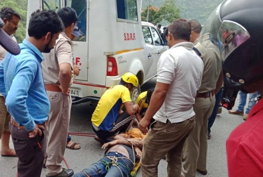 Dead Bodies of Five friends Rescued after two days of Accident from chakrata