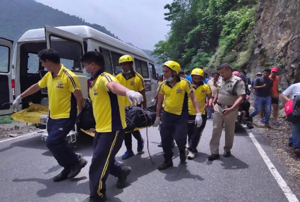 Dead Bodies of Five friends Rescued after two days of Accident from chakrata