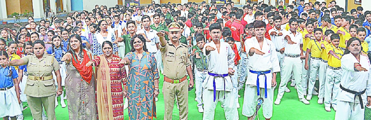 Make helpline numbers student Lifeline
