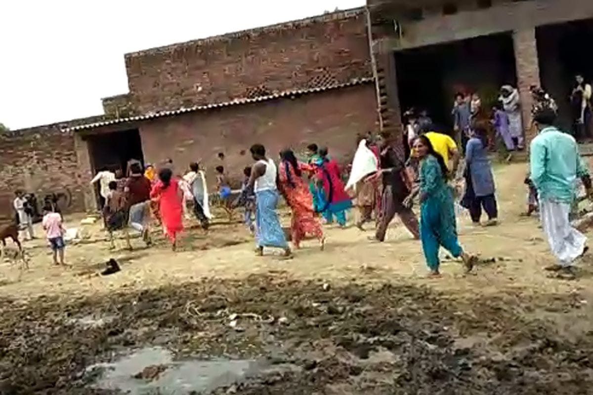 Attacked police team in Prayagraj, rescued the desired, seven policemen injured