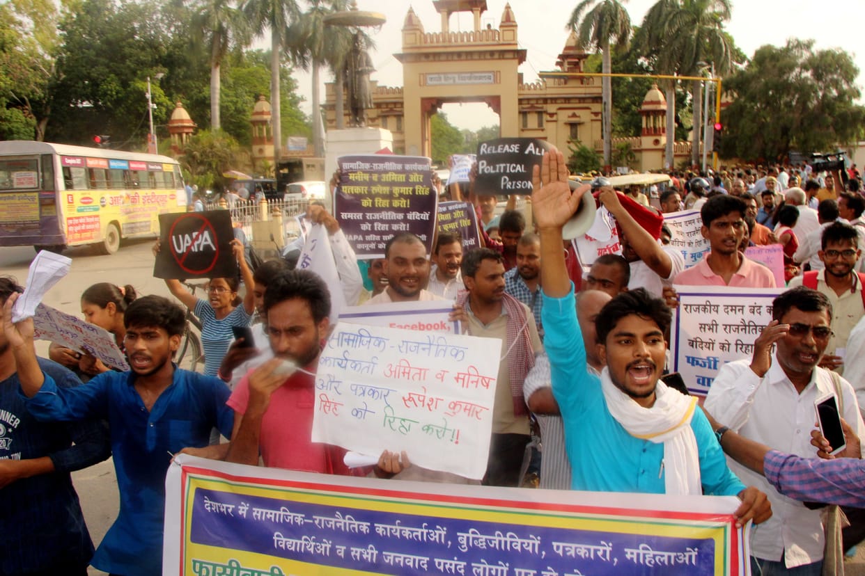 clash between two group of bhu student in varanasi