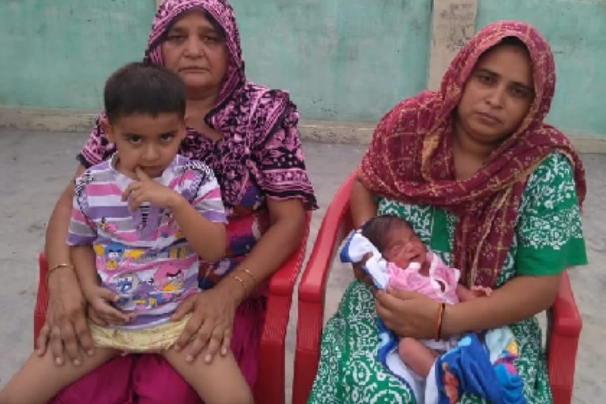 Pulwama Martyr Ajay kumar wife gave  birth to a baby boy in Meerut after sacrifice of husband