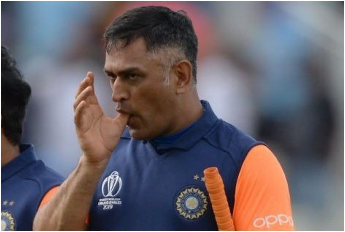 MS Dhoni suffering with back thumb and left hand injuries