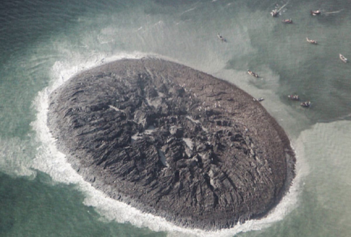 Zalzala Koh Pakistan Island Disappears suddenly near the city of Gwadar