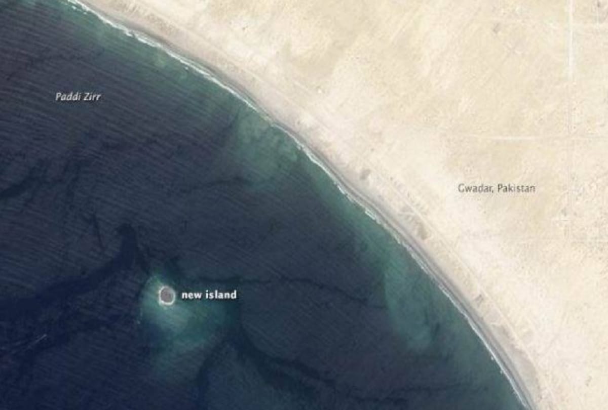 Zalzala Koh Pakistan Island Disappears suddenly near the city of Gwadar