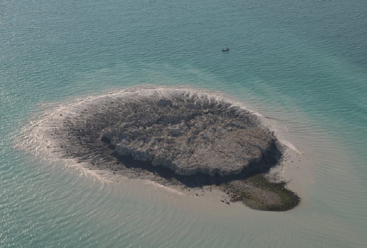 Zalzala Koh Pakistan Island Disappears suddenly near the city of Gwadar