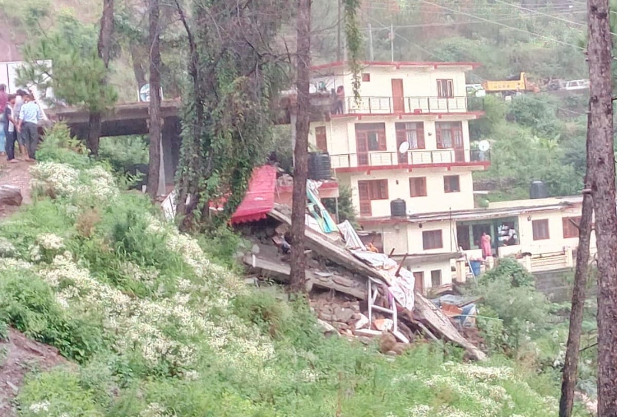 building collapse in solan construction of building at 90 degrees