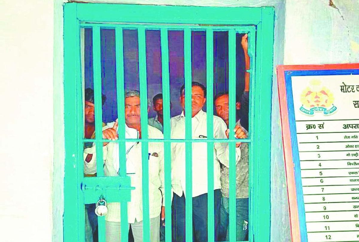 police arrested rss worker in agra