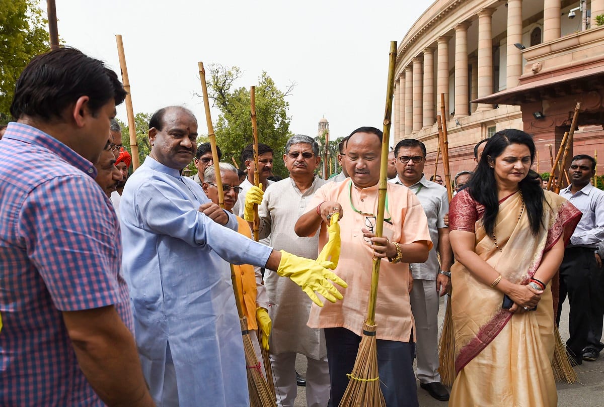 Swachhata Mission in Parliament: Lok Sabha Speaker Om Birla and MPs broom in premises
