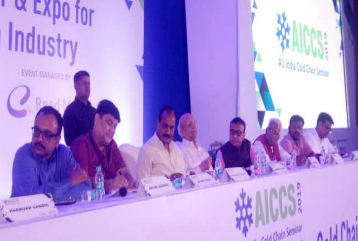 up minister dara singh addressed the all india cold chain seminar in agra