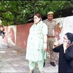 एनआरआई महिला ने किया हंगामा