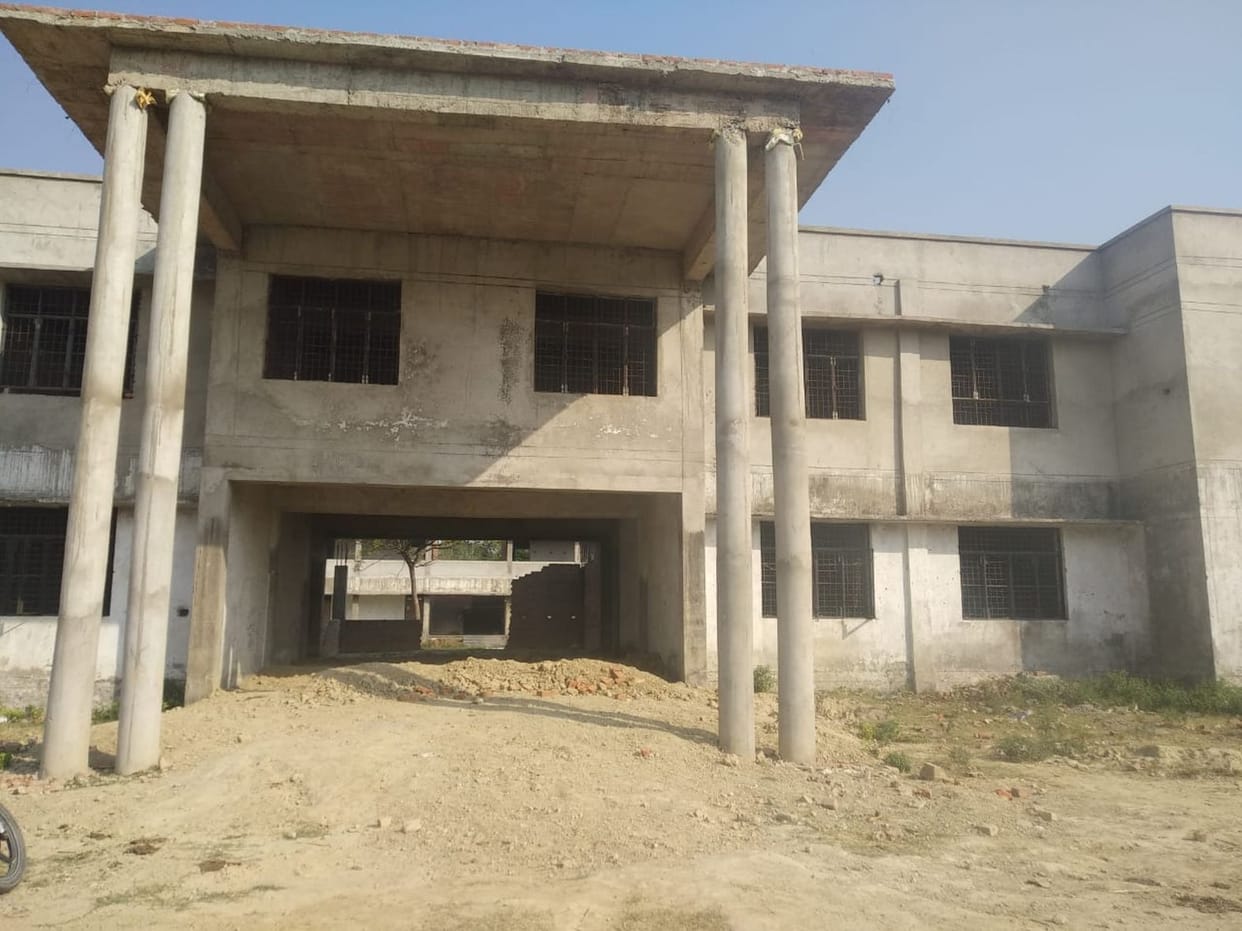 two model sehool Bullding counstration is hold