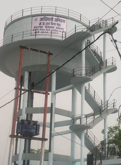 ग्राम बहरोडा मे बनी पेयजल टंकी का फाईल फोटो।